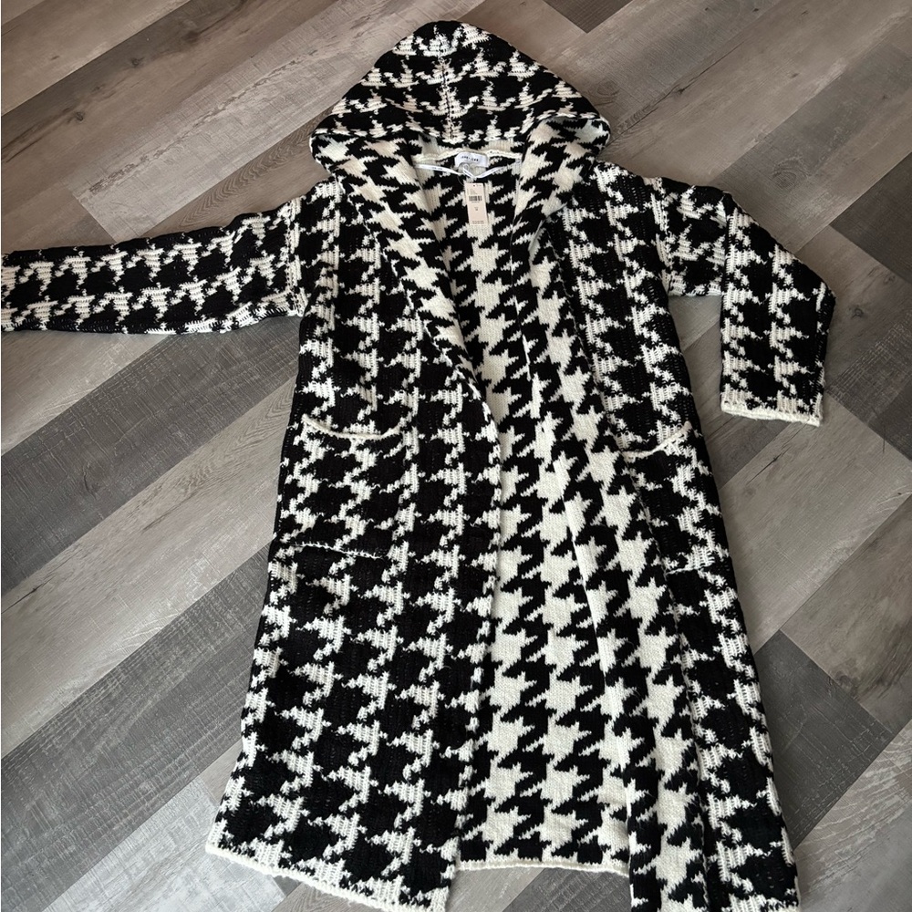 Anthropologie John + Jenn Houndstooth pattern long sweater coat/Cardigan. New
